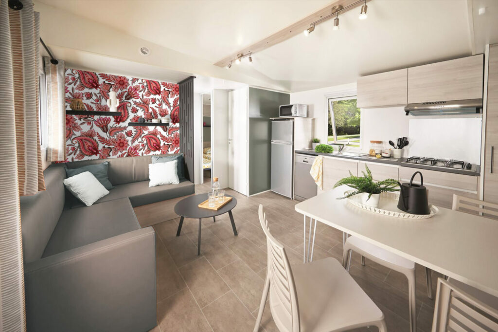 papier peint déco mural floral intense chic salon mobil home - rouge