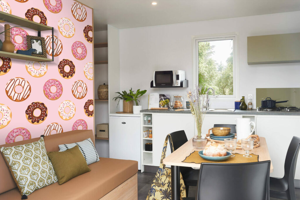livraison rapide collection tapisserie pré encollée mural moderne pop donuts gourmand sur-mesure abordable mobil-home salon