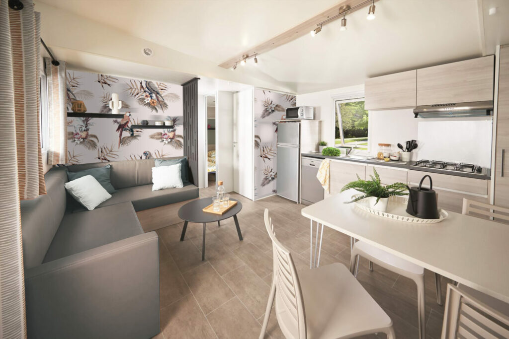 Papier peint pré encollé moderne et design perroquet jungle livraison gratuite mobil-home