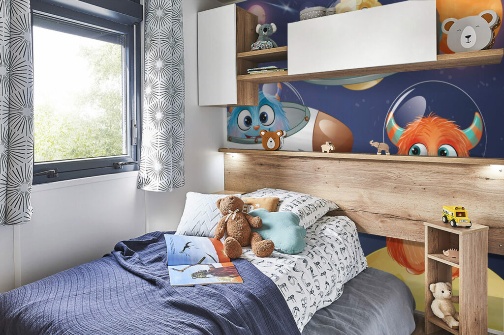 papier peint à encoller voyage dans l'espace avec les monstres mignon chambre enfant mobil home