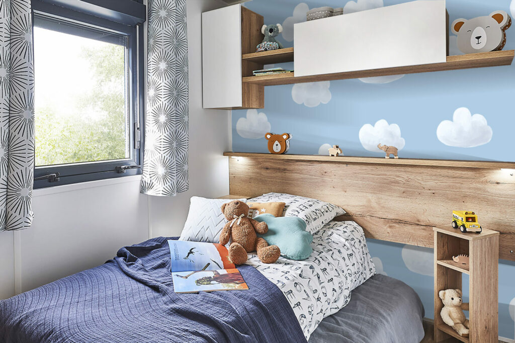 papier peint à encoller enfantin pas cher nuages mobil home chambre bleu