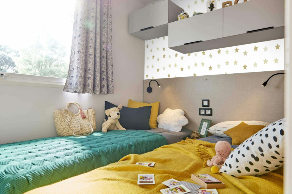 papier peint pré encollé motif étoile décoration sur mesure pas cher - chambre mobil home - beige