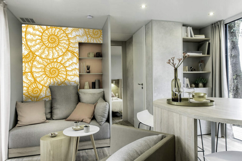 Papier peint à encollé pas cher audacieux escargot mobil home ocre jaune