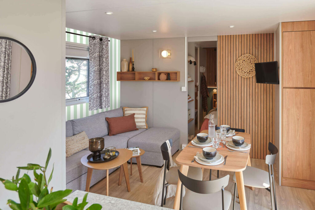 tapisserie à encoller personnalisable rayures retro mobil home salle à manger vert