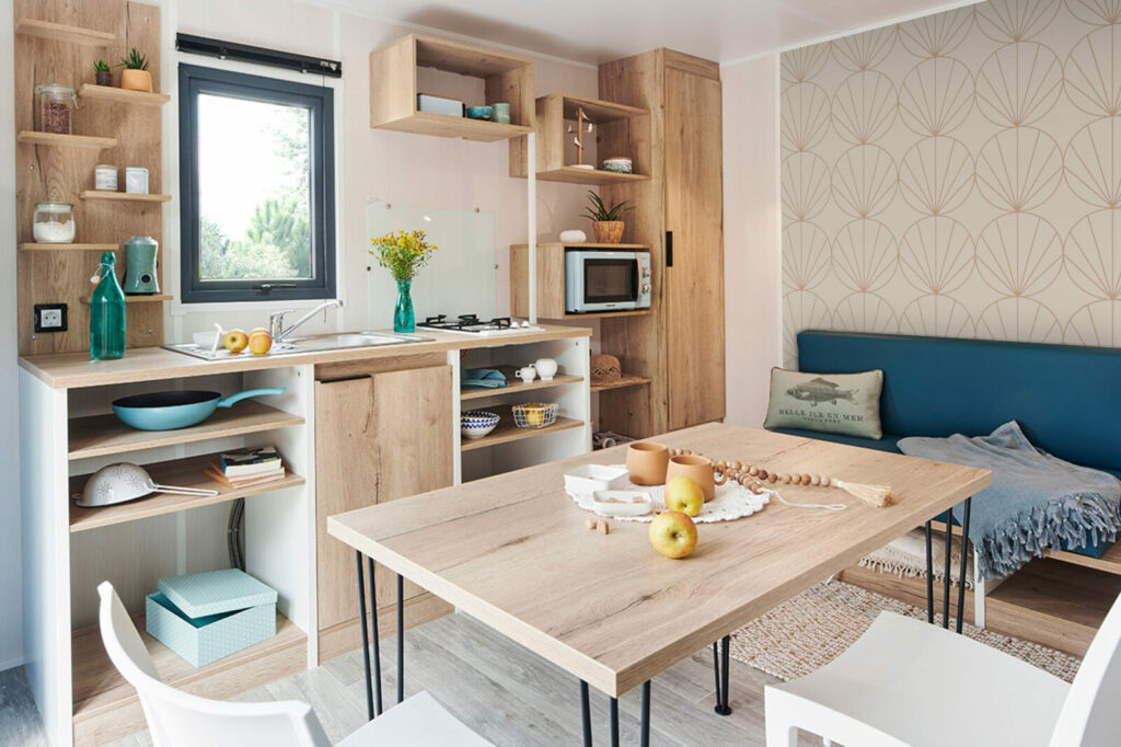 tapisser pré encollé motif géométrique moderne mobil-home cuisine beige