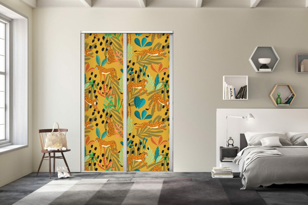 Décoration portes de placard avec tapisserie repositionnable motif guépard et feuillage multicolore petit prix